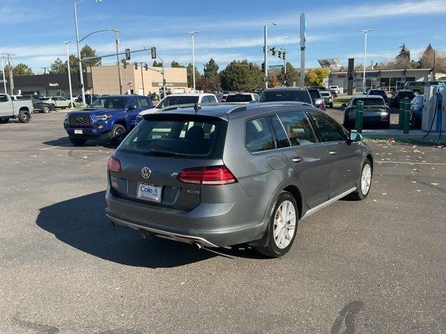Used 2019 Volkswagen Golf Alltrack image 3