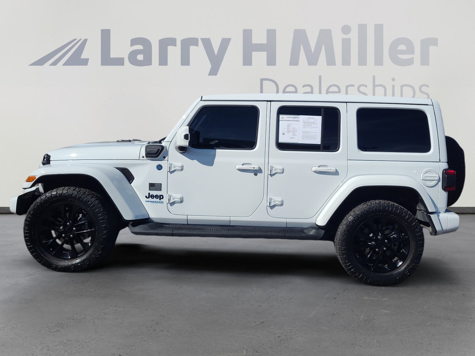 Used 2021 Jeep Wrangler Unlimited Sahara image 2