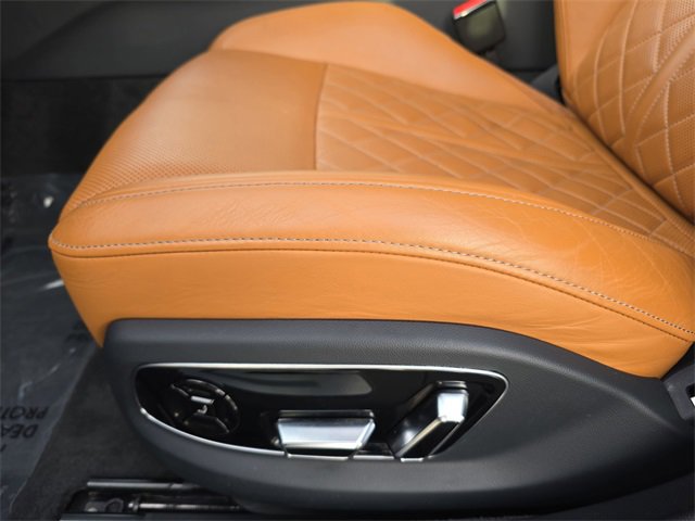 Used 2023 Audi S8 w/ S8 Comfort Plus Package image 32