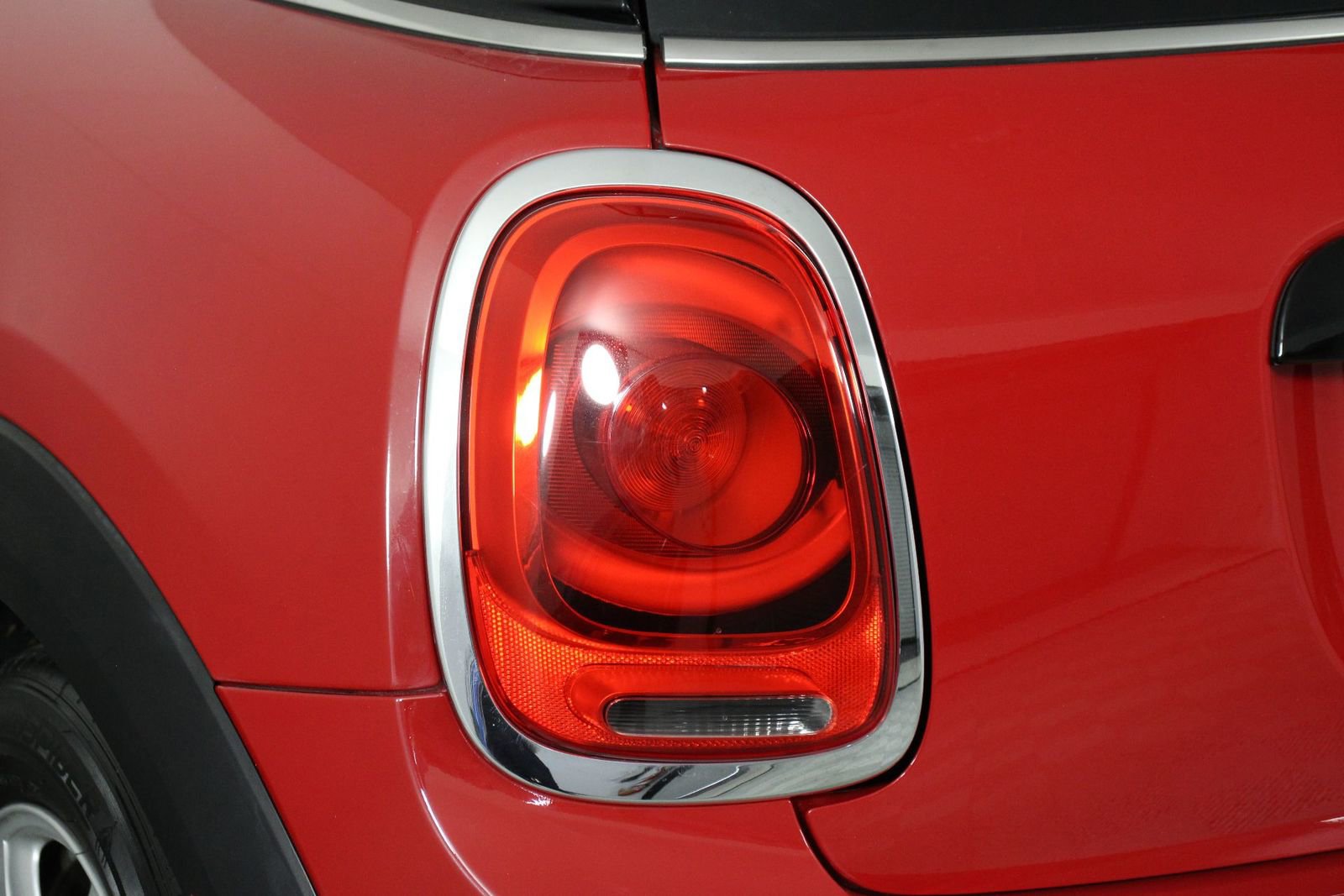 Used 2021 MINI Cooper 2-Door Hardtop image 18