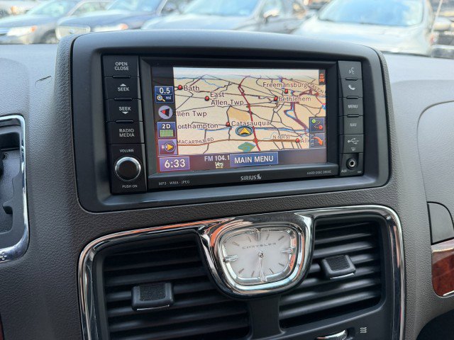 Used 2012 Chrysler Town & Country Touring-L w/ Entertainment Group #2 FWD image 23