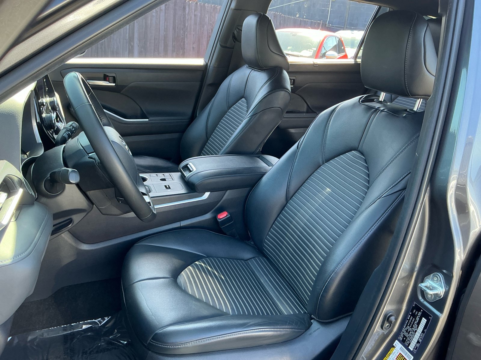 Used 2023 Toyota Highlander XSE FWD image 18