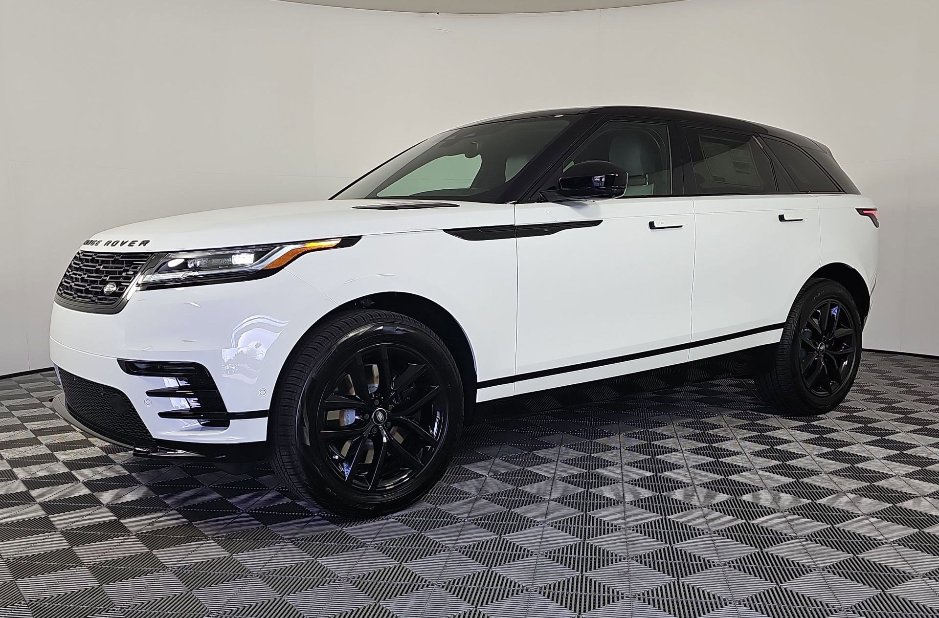 Used 2026 Land Rover Range Rover Velar Dynamic SE