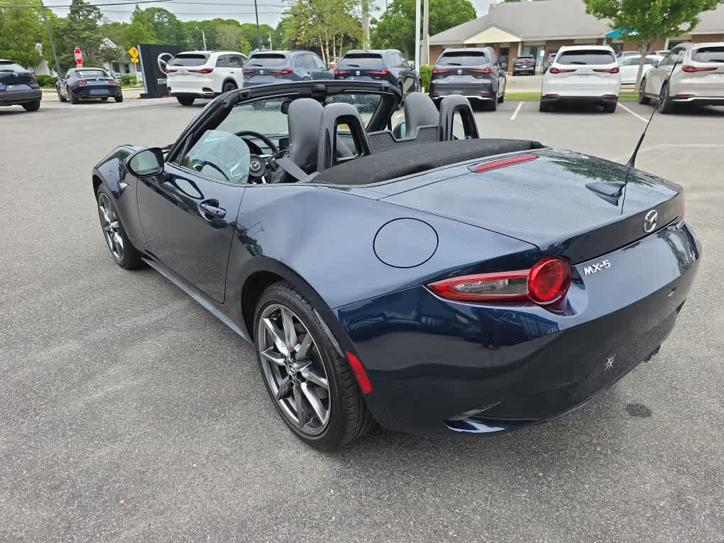Used 2021 MAZDA MX-5 Miata Grand Touring RWD image 14