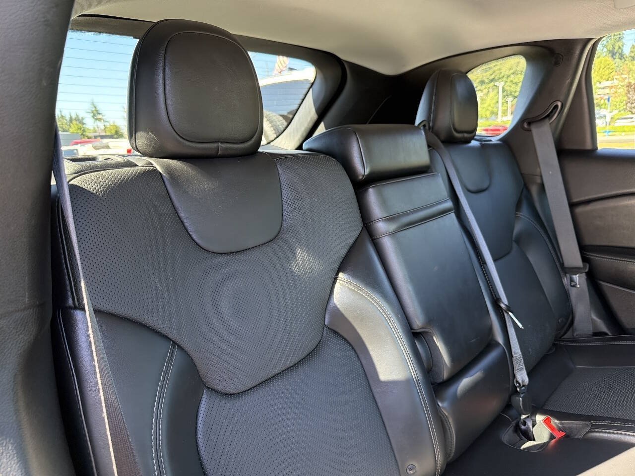 Used 2019 Jeep Cherokee Limited w/ Technology Group AWD/4WD image 23