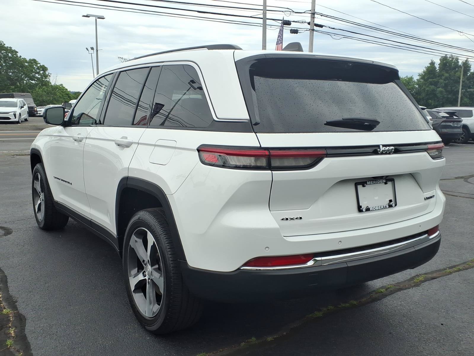Certified 2023 Jeep Grand Cherokee Limited w/ Luxury Tech Group II AWD/4WD image 5
