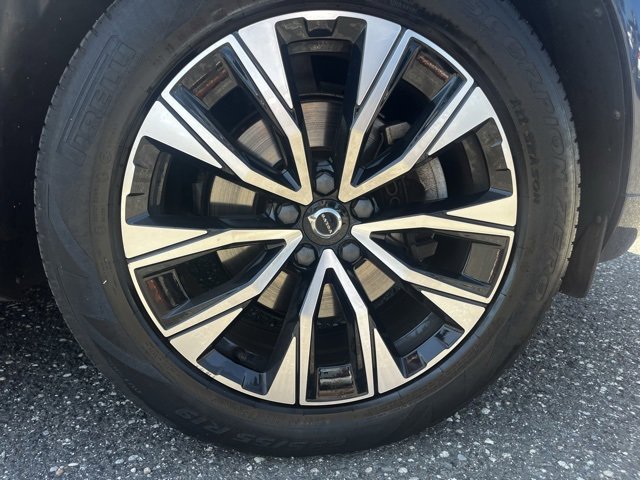 Certified 2023 Volvo XC60 B5 Core w/ Climate Package image 15