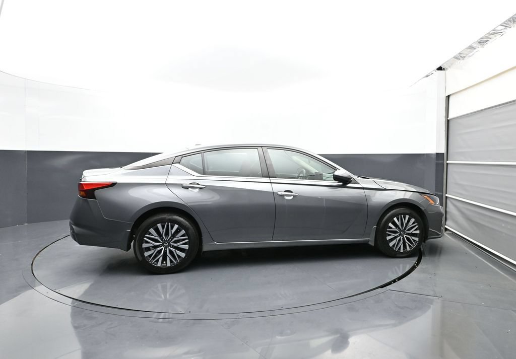 Certified 2023 Nissan Altima 2.5 SV w/ SV Premium Package AWD/4WD image 8