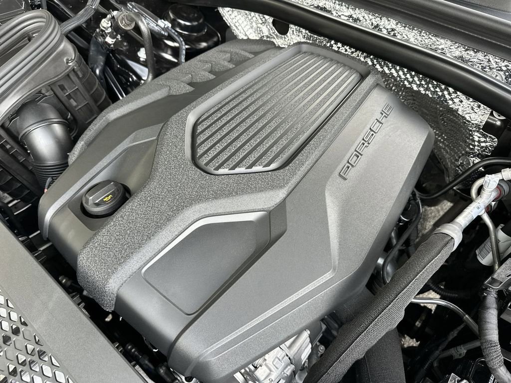 Certified 2025 Porsche Macan image 22
