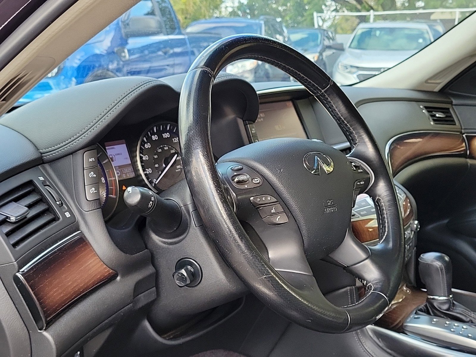 Used 2015 INFINITI Q70 L 5.6 image 9