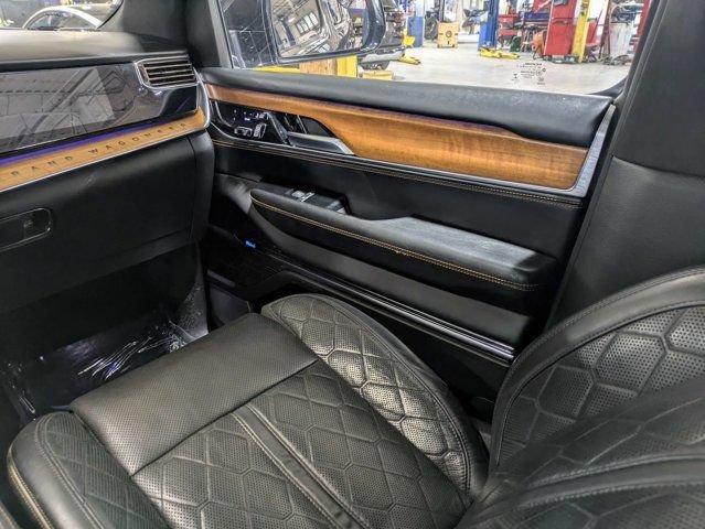 Used 2022 Jeep Grand Wagoneer Series III w/ Rear Seat Video Group 1 AWD/4WD image 20