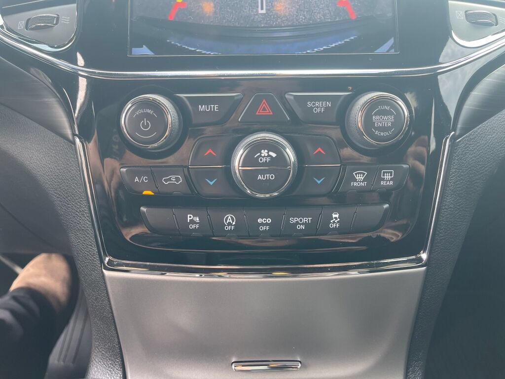 Used 2019 Jeep Grand Cherokee Altitude AWD/4WD image 16