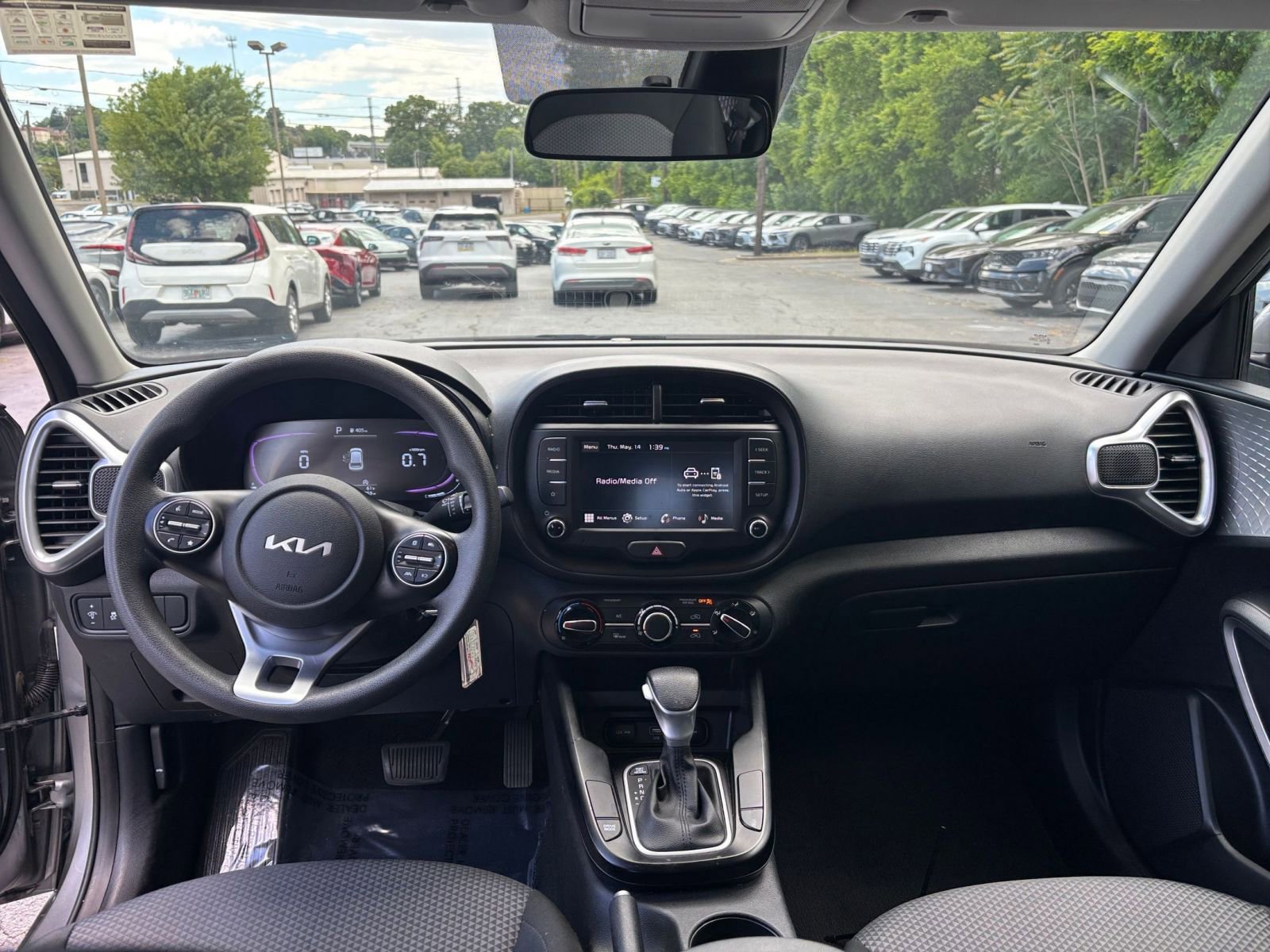 Used 2025 Kia Soul LX w/ LX Technology Package FWD image 28