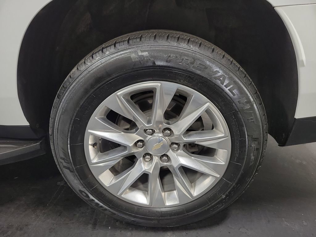 Used 2023 Chevrolet Suburban Premier image 10