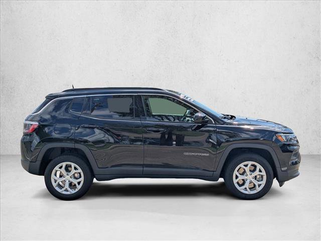 Used 2024 Jeep Compass Latitude image 4