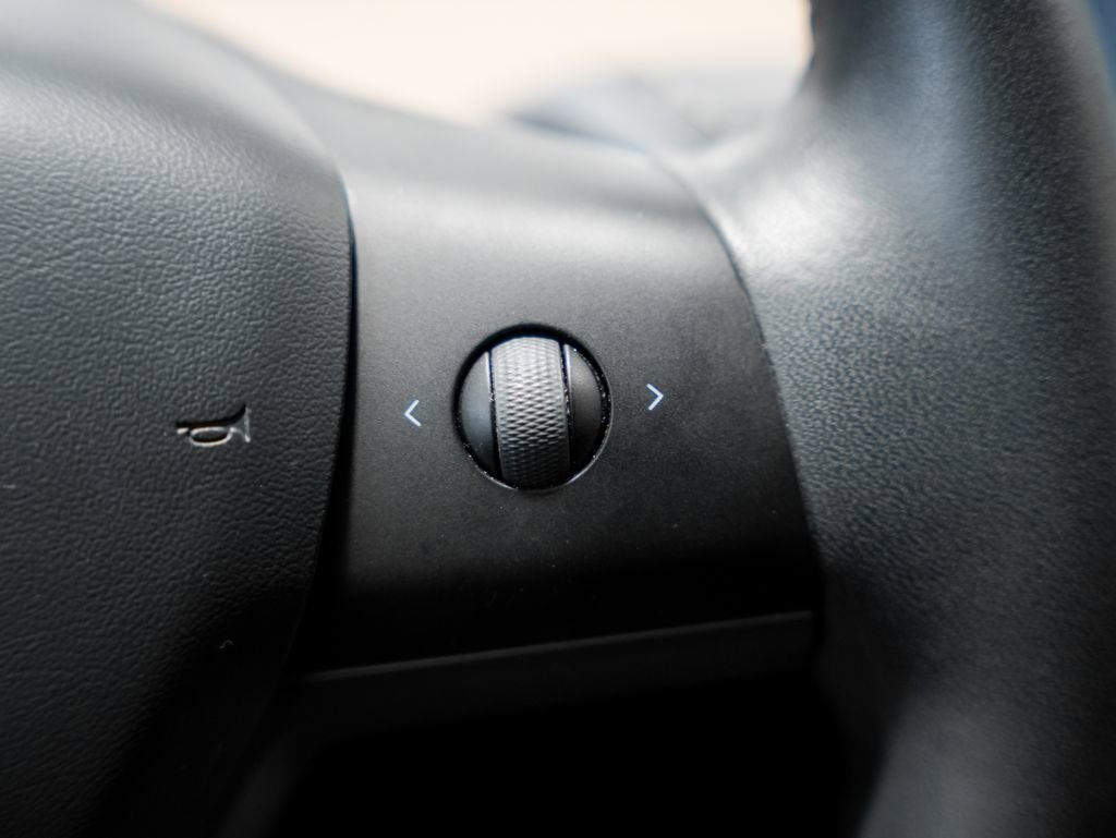 Used 2020 Tesla Model Y Long Range image 17