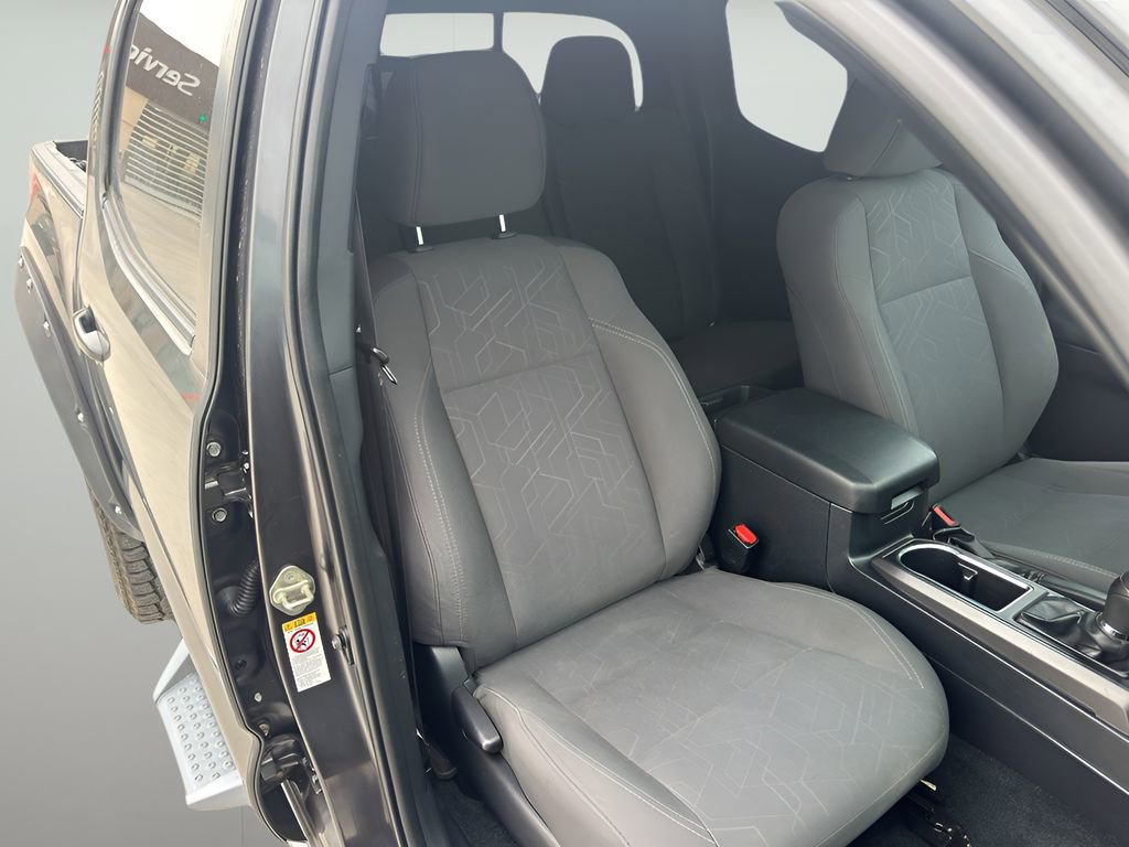 Used 2019 Toyota Tacoma TRD Off-Road w/ Technology Package image 32