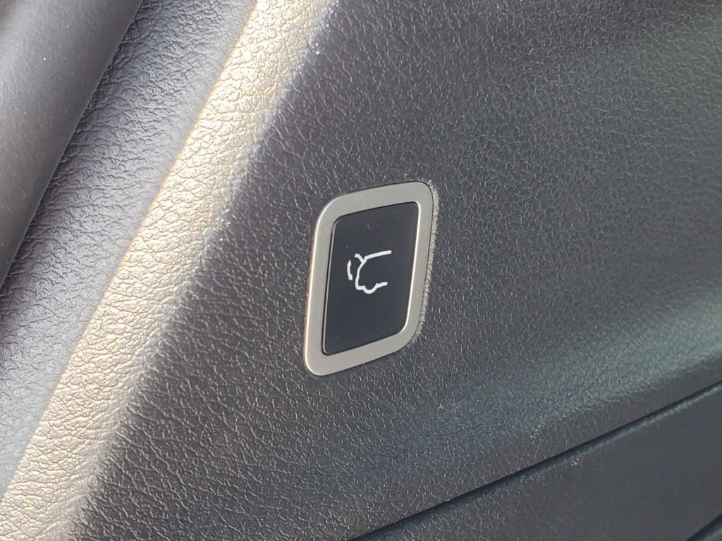 Used 2025 Chrysler Pacifica Limited FWD image 31