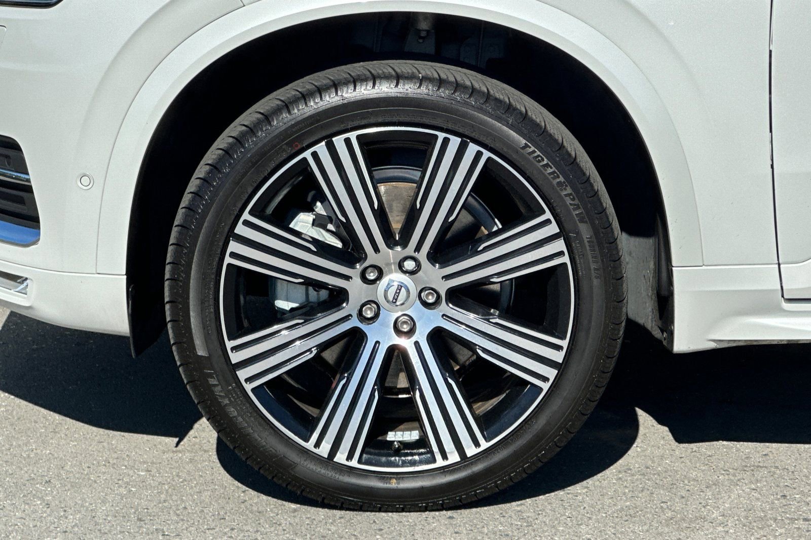 Used 2023 Volvo XC90 B6 Ultimate w/ Protection Package Premier image 12