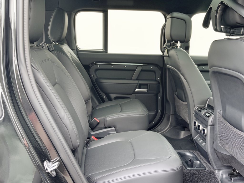 New 2026 Land Rover Defender 130 X-Dynamic SE AWD/4WD image 29