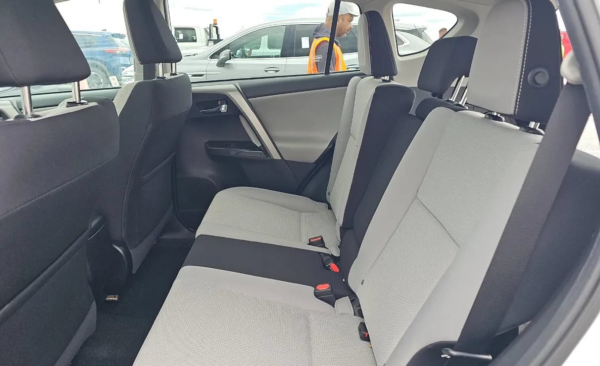 Used 2018 Toyota RAV4 Adventure AWD/4WD image 6