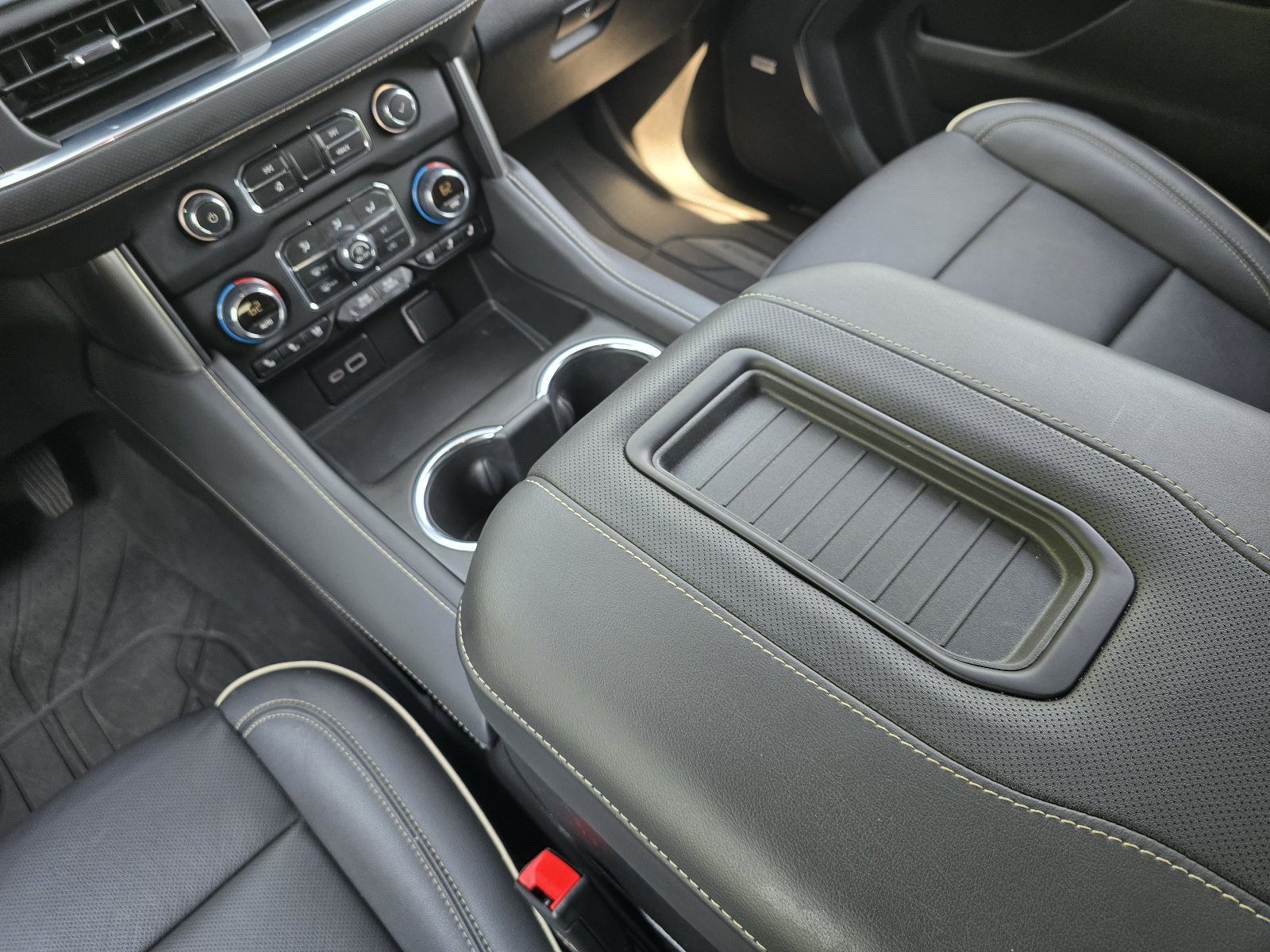 Used 2024 Chevrolet Tahoe Premier AWD/4WD image 17