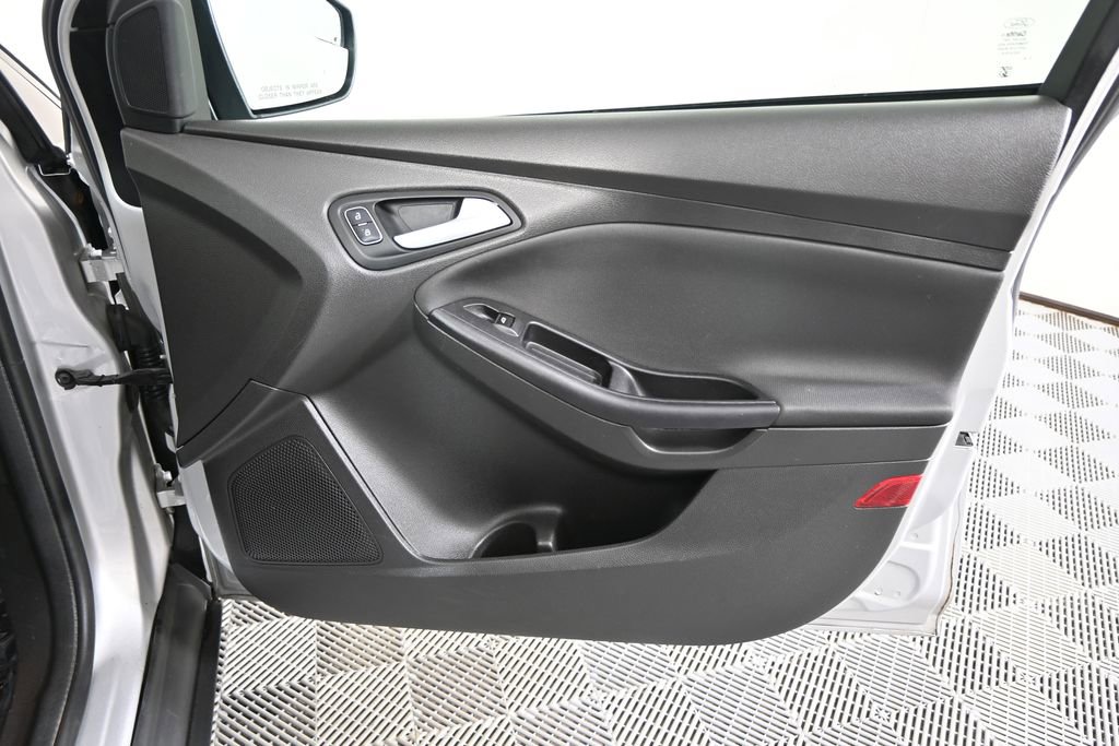 Used 2017 Ford Focus SE FWD image 12