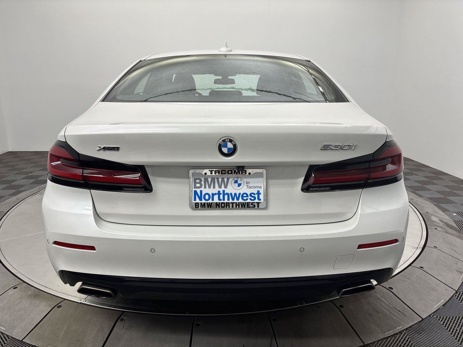 Used 2023 BMW 530i xDrive w/ Convenience Package AWD/4WD image 15
