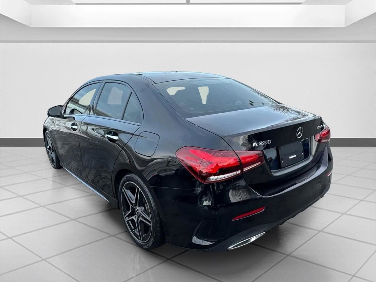 Used 2022 Mercedes-Benz A 220 4MATIC w/ AMG Line image 5
