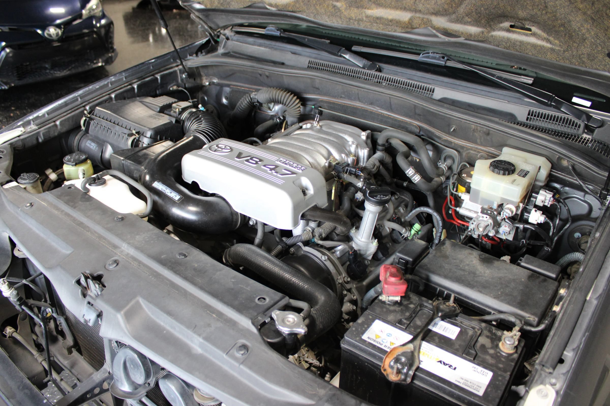 Used 2004 Toyota 4Runner Limited w/ Preferred Accessory Pkg RWD image 32