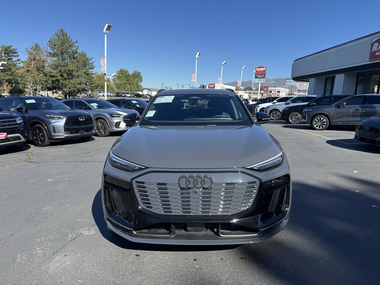 Used 2025 Audi SQ6 e-tron Premium Plus w/ Premium Plus AWD/4WD image 3