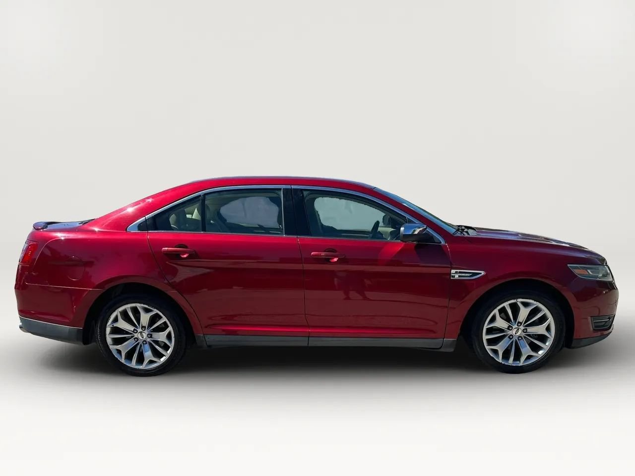 Used 2017 Ford Taurus Limited FWD image 5