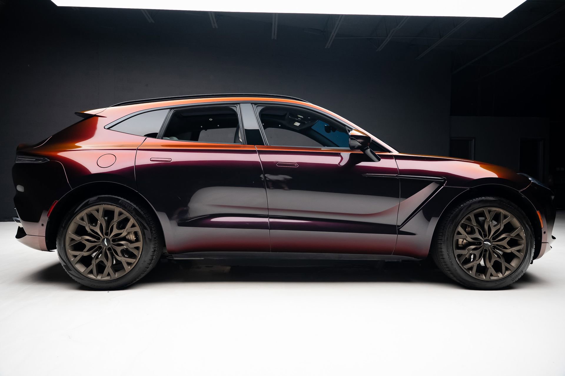Used 2023 Aston Martin DBX AWD/4WD image 34