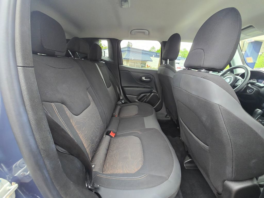 Used 2023 Jeep Renegade Latitude AWD/4WD image 12
