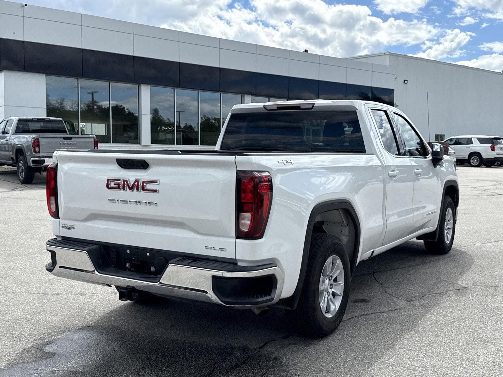 New 2025 GMC Sierra 1500 SLE image 13