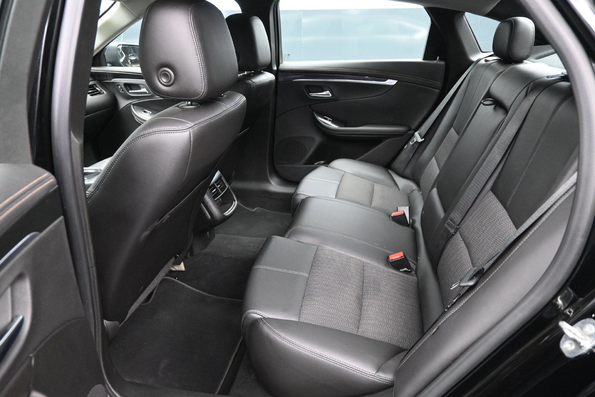 Used 2017 Chevrolet Impala LT FWD image 24