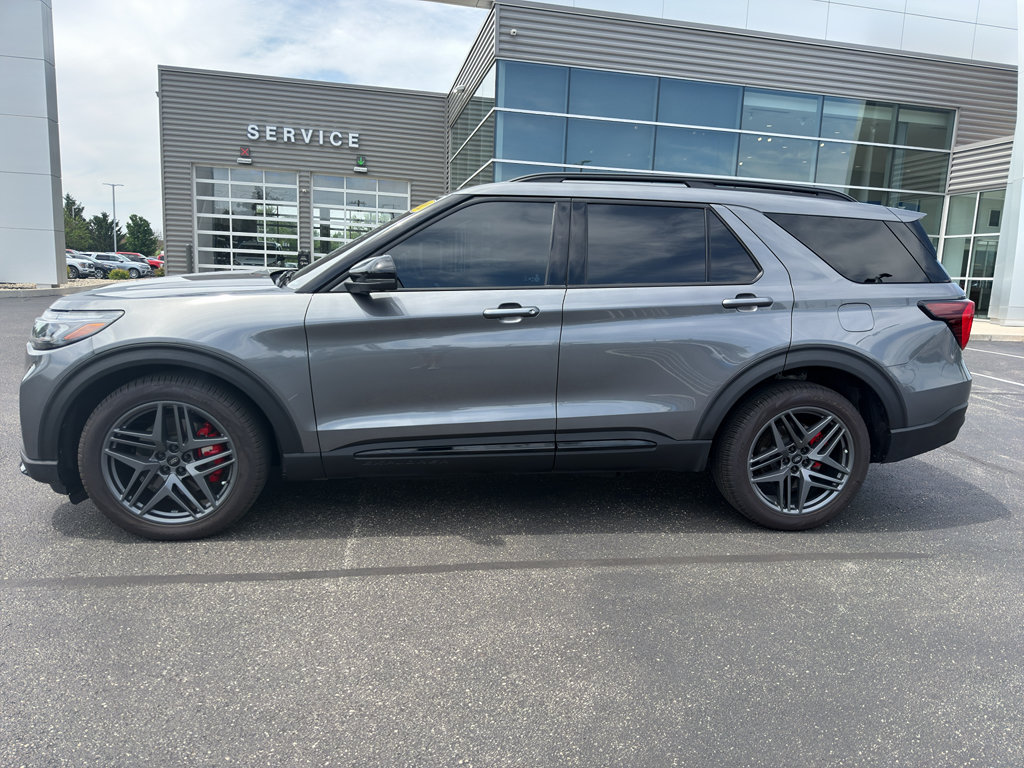 Used 2025 Ford Explorer ST w/ Sun And Sound Package AWD/4WD image 9