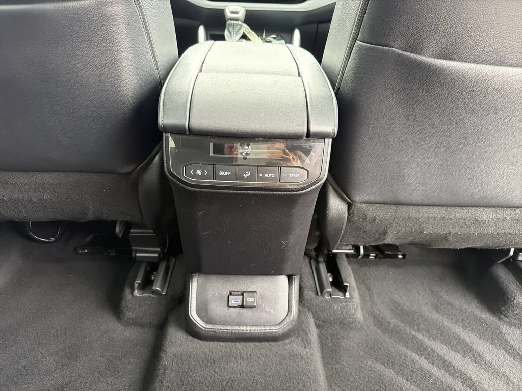 Used 2022 Toyota Highlander XLE FWD image 23