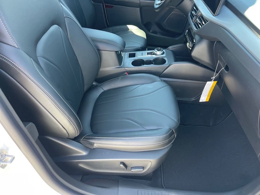 New 2025 Ford Escape SE w/ PHEV Premium Package image 14