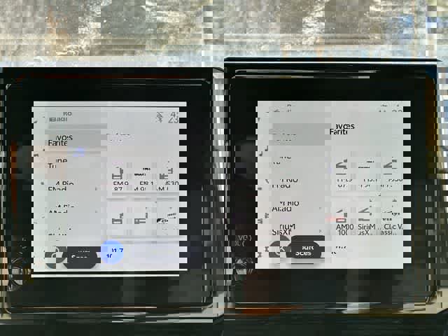 Used 2025 Toyota Corolla SE image 11