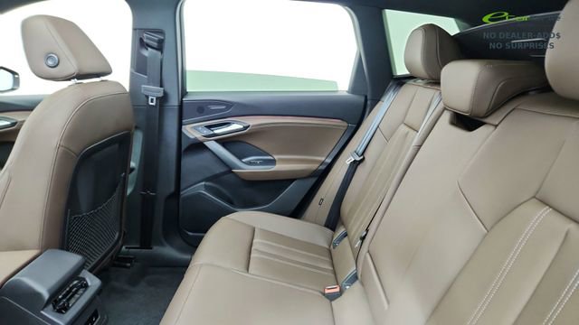 Used 2025 Audi Q6 e-tron Premium w/ Convenience Package image 28