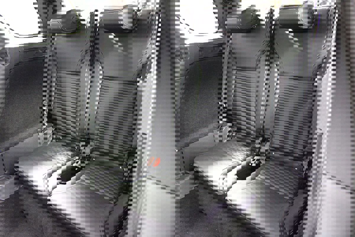 Used 2022 Land Rover Discovery S image 38