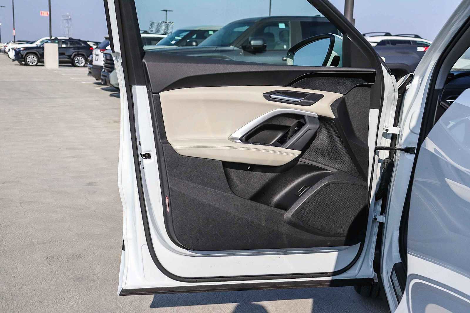 Used 2025 Audi Q5 Premium w/ Convenience Package image 28