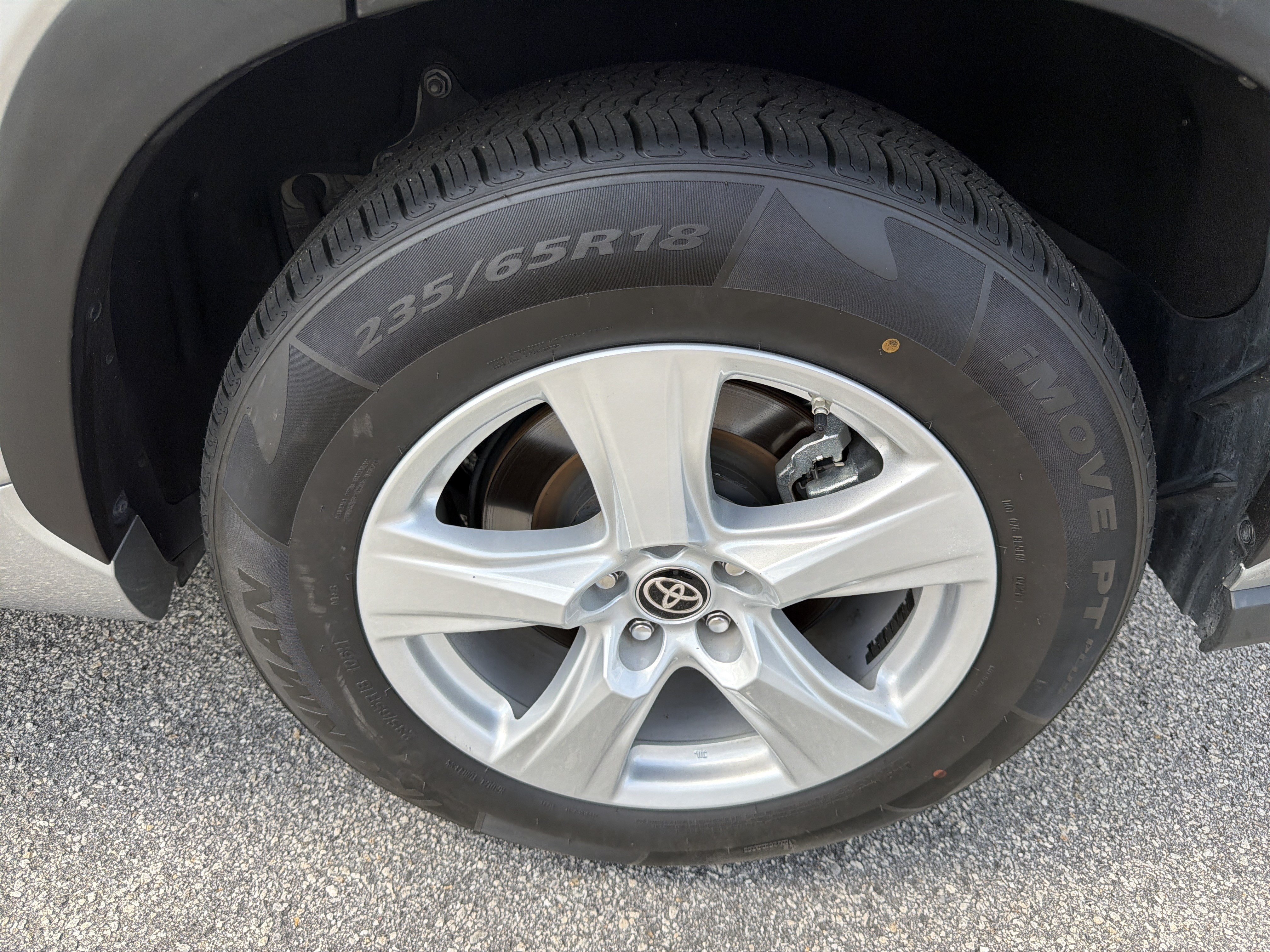 Certified 2025 Toyota Highlander LE FWD image 28