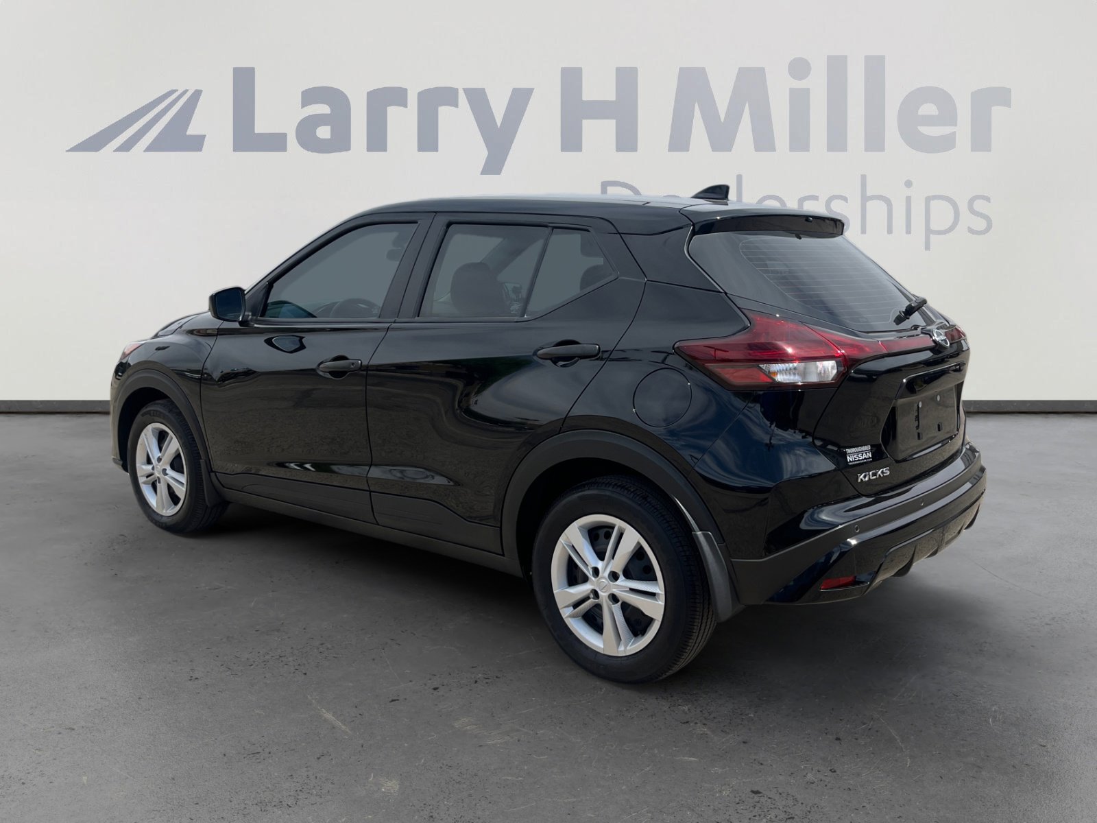 Used 2025 Nissan Kicks Play S image 3