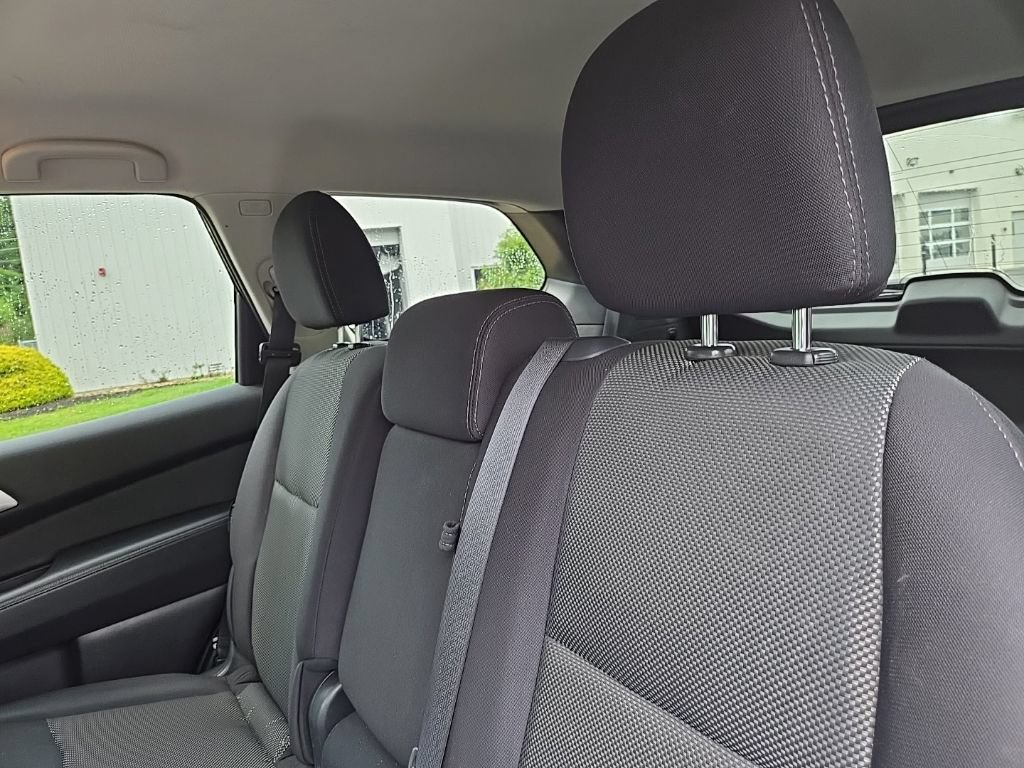 Used 2020 Nissan Pathfinder S AWD/4WD image 32