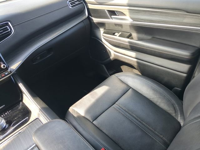 Used 2024 Jeep Wagoneer Series II w/ Flexible Seating Group image 19