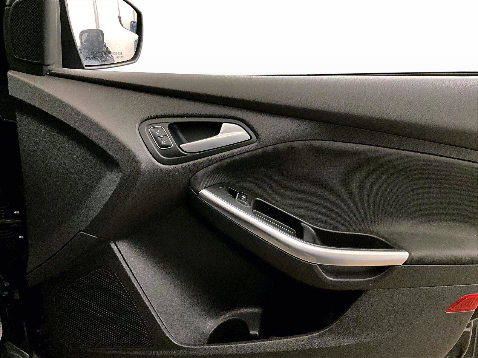 Used 2017 Ford Focus ST image 23