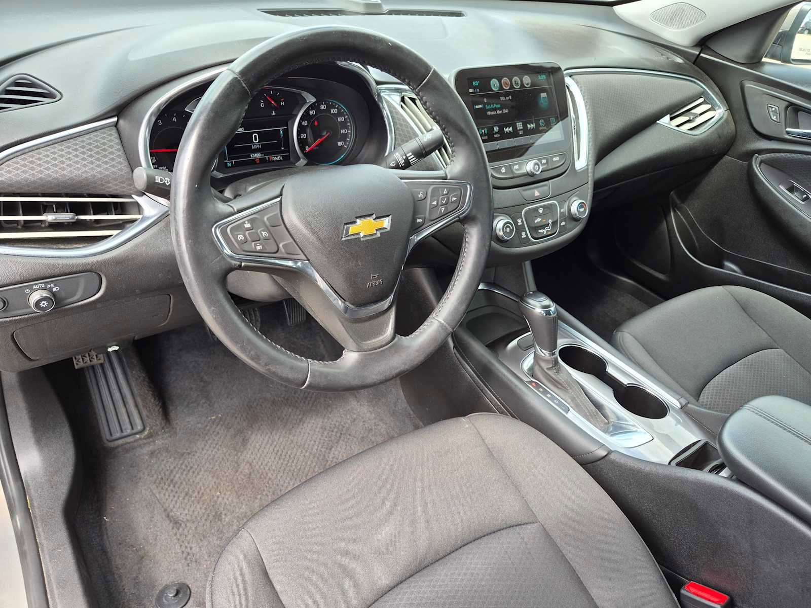 Used 2018 Chevrolet Malibu LT FWD image 2