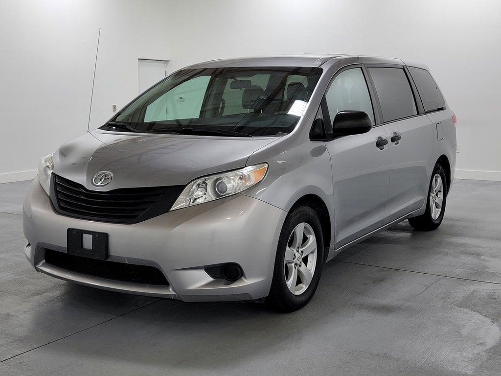 Used 2011 Toyota Sienna w/ Towing Pkg FWD image 4